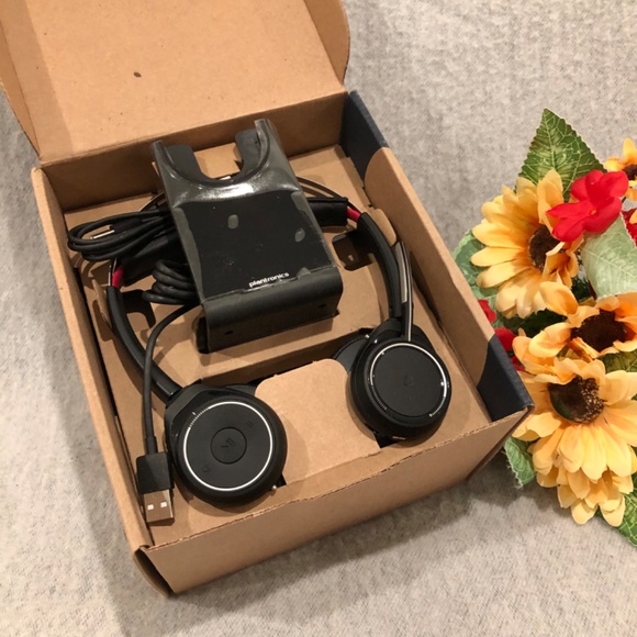 NWT - Poly Voyager Focus UC Bluetooth Headset - Picture 3 of 15